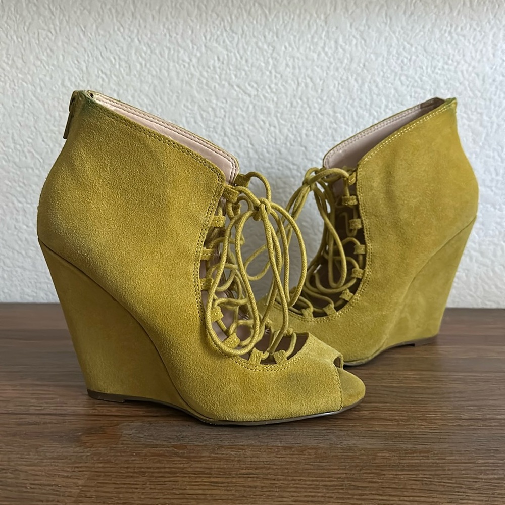 Shoemint Jordane Wedges - Size 5